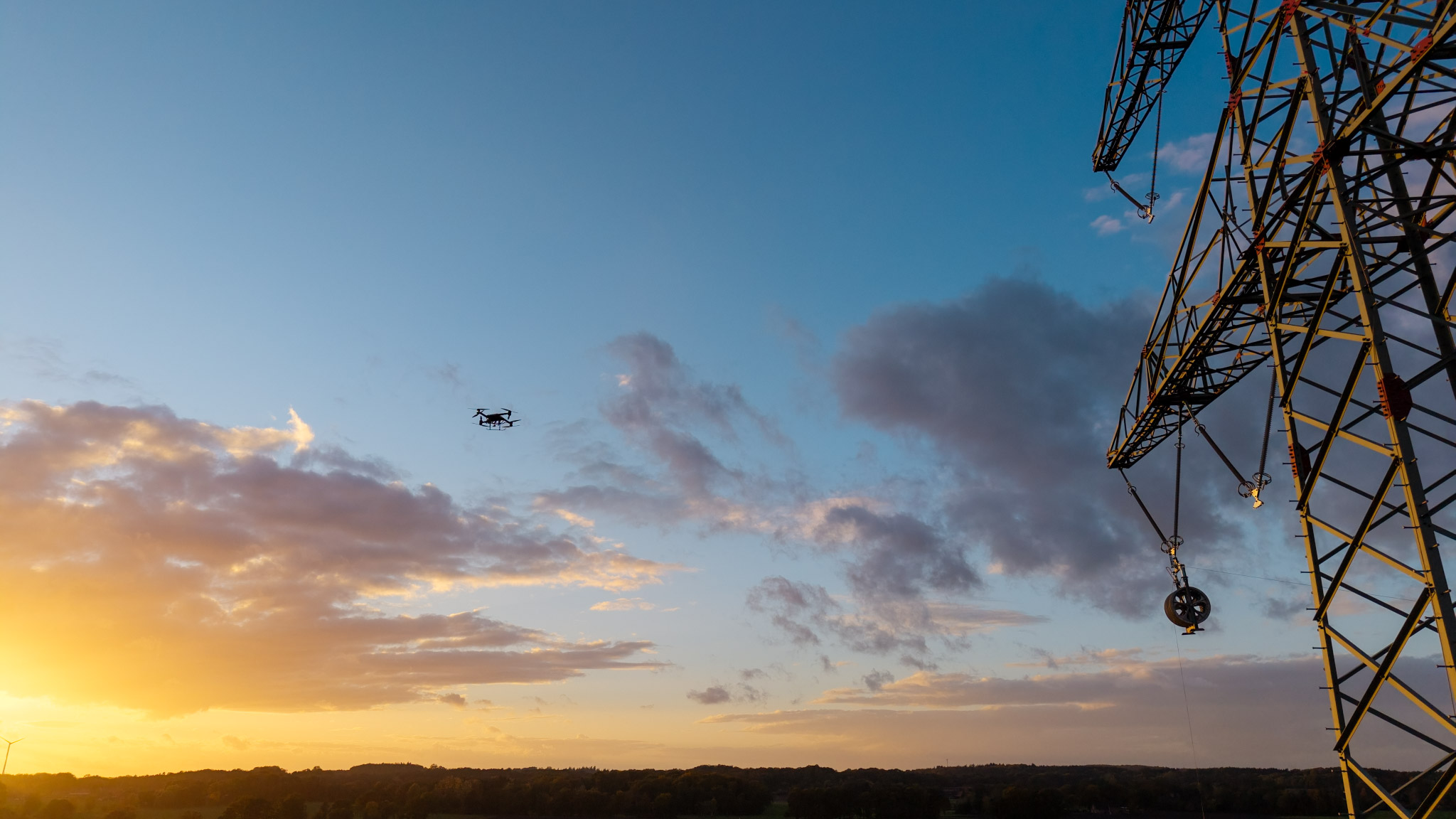 Heavy-lift drone used for powerline cable stringing